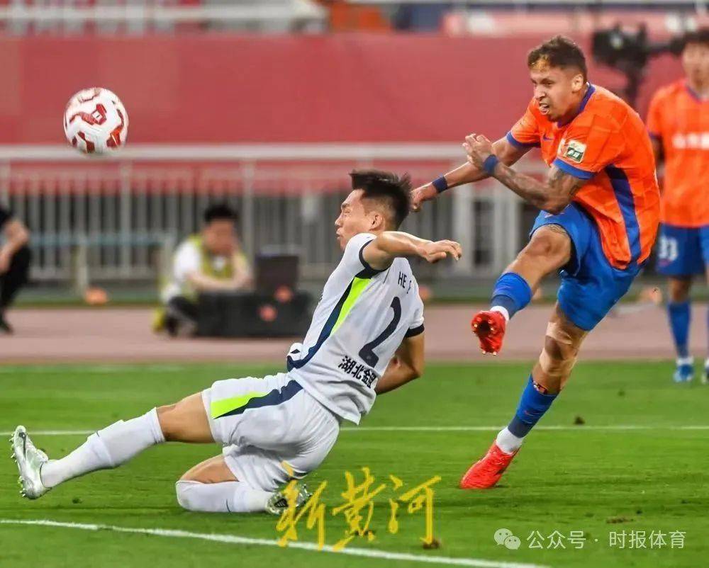 中超红牌！山东泰山队3-1胜武汉三镇！克雷桑进球无效！泽卡两球
